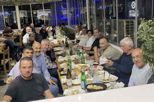 &Sigma;&tau;&eta;&nu; &upsilon;&gamma;&epsilon;&iota;ά, &tau;&omega;&nu; &Delta;&eta;&mu;ή&tau;&rho;&eta;&delta;&omega;&nu;!