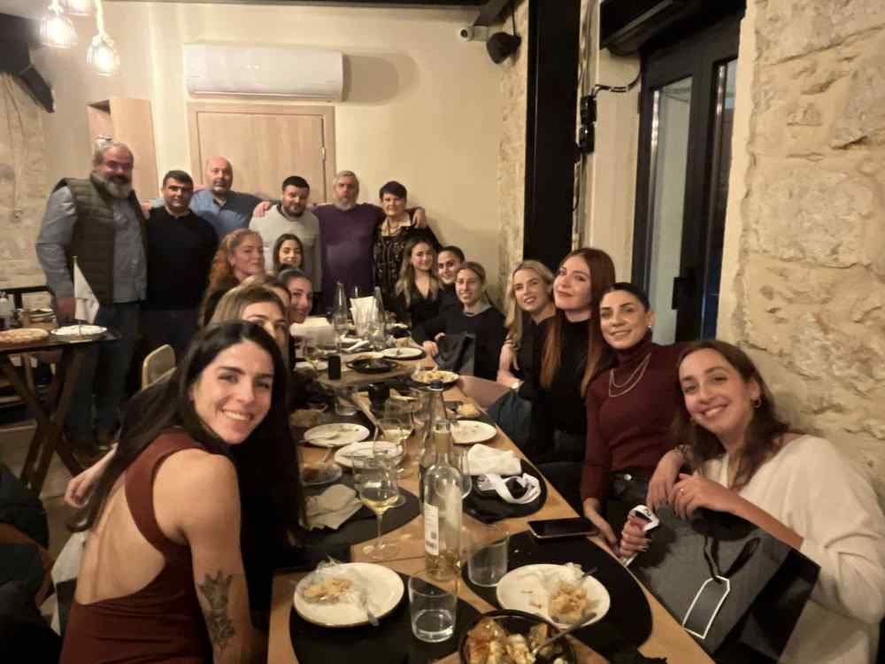 &Delta;&epsilon;ί&pi;&nu;&omicron; &tau;&omicron;&upsilon; &alpha;&nu;&tau;&iota;&pi;&rho;&omicron;έ&delta;&rho;&omicron;&upsilon; &tau;&omicron;&upsilon; &Epsilon;&rho;&alpha;&sigma;&iota;&tau;έ&chi;&nu;&eta; &Omicron;&Phi;&Eta; &Nu;ί&kappa;&omicron;&upsilon; &Tau;&sigma;&alpha;&mu;&pi;&omicron;&upsilon;&rho;ά&kappa;&eta; &sigma;&tau;&alpha; &kappa;&omicron;&rho;ί&tau;&sigma;&iota;&alpha; &tau;&eta;&sigmaf; &omicron;&mu;ά&delta;&alpha;&sigmaf; &beta;ό&lambda;&epsilon;ϊ &kappa;&alpha;&iota; &sigma;&tau;&omicron;&upsilon;&sigmaf; &pi;&rho;&omicron;&pi;&omicron;&nu;&eta;&tau;έ&sigmaf; &tau;&eta;&sigmaf; &alpha;&kappa;&alpha;&delta;&eta;&mu;ί&alpha;&sigmaf; &pi;&omicron;&delta;&omicron;&sigma;&phi;&alpha;ί&rho;&omicron;&upsilon; (&Phi;&Omega;&Tau;&Omicron;&Gamma;&Rho;&Alpha;&Phi;&Iota;&Epsilon;&Sigma;)