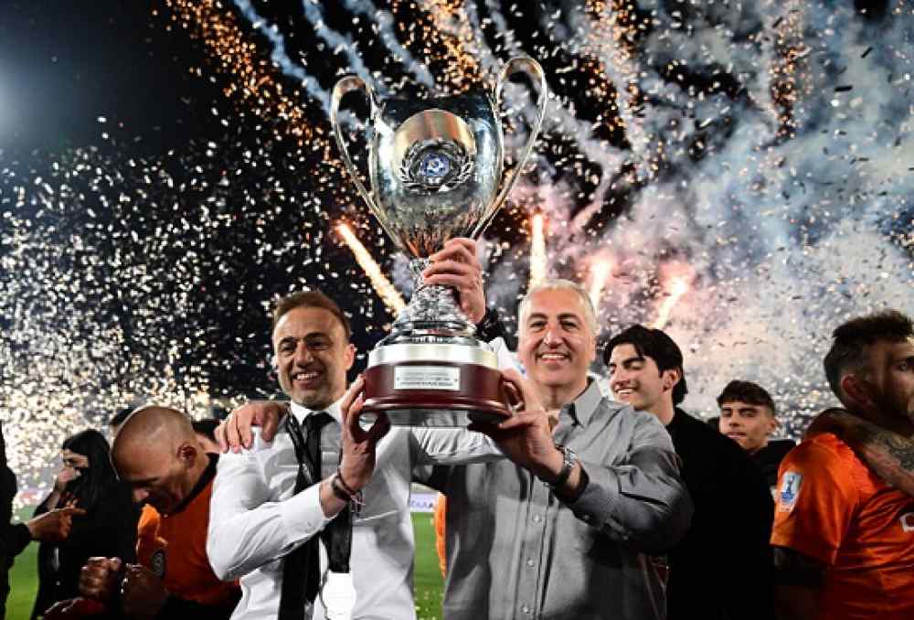 &Tau;&omicron; &chi;&rho;&upsilon;&sigma;ό &epsilon;&upsilon;&rho;&omega;&pi;&alpha;ϊ&kappa;ό &epsilon;&iota;&sigma;&iota;&tau;ή&rho;&iota;&omicron; &tau;&omicron;&upsilon; &Omicron;&Phi;&Eta; &gamma;&iota;&alpha; &tau;&omicron; &Gamma;&iota;&omicron;&upsilon;&rho;ό&pi;&alpha; &Lambda;ί&gamma;&kappa;