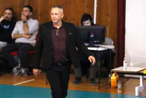 &Phi;&rho;ά&nu;&kappa; &Nu;&tau;&epsilon;&pi;έ&sigma;&tau;&epsilon;&lambda;&epsilon;: &ldquo;&Theta;&alpha; &gamma;ί&nu;&epsilon;&iota; &mu;ά&chi;&eta; &mu;&epsilon; &tau;&eta; &Sigma;ύ&rho;&omicron;&rdquo;
