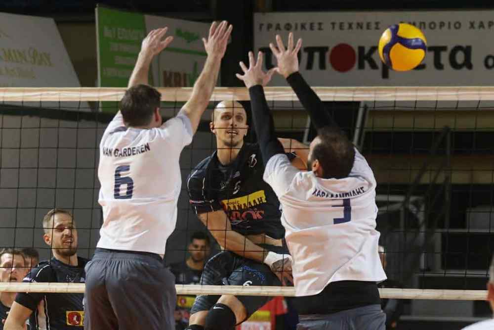 Volley League: &Kappa;&rho;&alpha;&tau;ά&epsilon;&iota; &sigma;&phi;&iota;&chi;&tau;ά &tau;&eta;&nu; 5&eta; &theta;έ&sigma;&eta; &omicron; &Omicron;&Phi;&Eta;-&Omicron;&lambda;&alpha; &tau;&alpha; &alpha;&pi;&omicron;&tau;&epsilon;&lambda;έ&sigma;&mu;&alpha;&tau;&alpha;