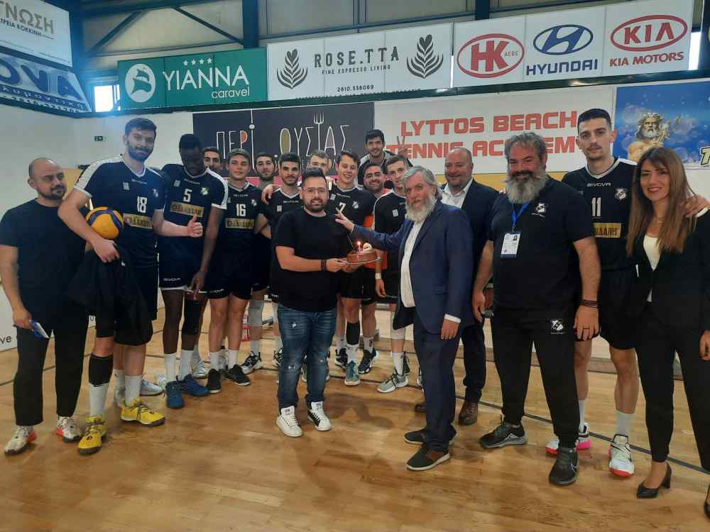 &Sigma;&upsilon;&gamma;&kappa;&iota;&nu;&eta;&mu;έ&nu;&omicron;&sigmaf; &omicron; &Gamma;&iota;ά&nu;&nu;&eta;&sigmaf; &Delta;&alpha;&nu;&delta;ά&lambda;&eta;&sigmaf;: "&Eta; &nu;ί&kappa;&eta; &alpha;&upsilon;&tau;ή &mu;&omicron;&upsilon; &delta;ί&nu;&epsilon;&iota; &delta;ύ&nu;&alpha;&mu;&eta;"