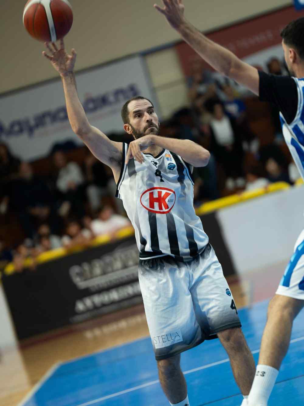 &Beta;&alpha;&rho;&iota;ά ή&tau;&tau;&alpha; &gamma;&iota;&alpha; &tau;&omicron; &mu;&pi;ά&sigma;&kappa;&epsilon;&tau; &tau;&omicron;&upsilon; &Omicron;&Phi;&Eta; &alpha;&pi;&omicron; &tau;&omicron;&nu; &Iota;&omega;&nu;&iota;&kappa;ό (68-85)