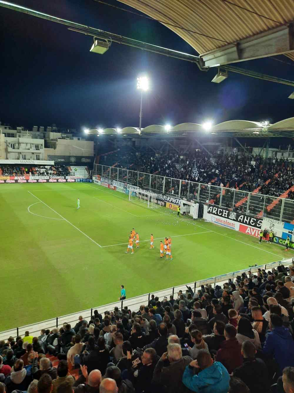 &Beta;&gamma;ά&lambda;&tau;&epsilon; &tau;&iota;&sigmaf; &phi;&alpha;&nu;έ&lambda;&epsilon;&sigmaf; &kappa;&alpha;&iota; &phi;ύ&gamma;&epsilon;&tau;&epsilon; &alpha;&pi;&omicron; &epsilon;&delta;ώ