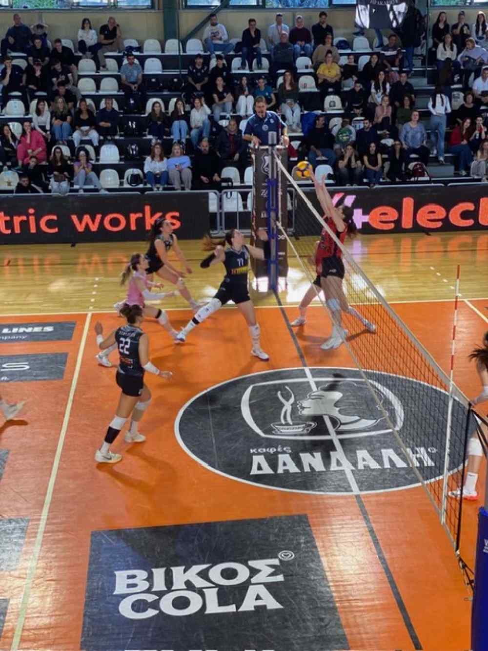 &Delta;&epsilon;&nu; &chi;&rho;&epsilon;&iota;ά&zeta;&omicron;&nu;&tau;&alpha;&iota; &delta;ά&kappa;&rho;&upsilon;&alpha; &gamma;&iota;&alpha; &tau;&iota;&sigmaf; &gamma;&upsilon;&nu;&alpha;ί&kappa;&epsilon;&sigmaf; &tau;&omicron;&upsilon; &Omicron;&Phi;&Eta;-&Epsilon;&delta;&omega;&sigma;&alpha;&nu; &kappa;&alpha;&iota; &tau;&eta;&nu; &psi;&upsilon;&chi;ή &tau;&omicron;&upsilon;&sigmaf;, &alpha;&lambda;&lambda;ά &alpha;&pi;&omicron;&kappa;&lambda;&epsilon;ί&sigma;&tau;&eta;&kappa;&alpha;&nu; &alpha;&pi;&omicron; &tau;&iota;&sigmaf; &Alpha;&mu;&alpha;&zeta;ό&nu;&epsilon;&sigmaf; (2-3)