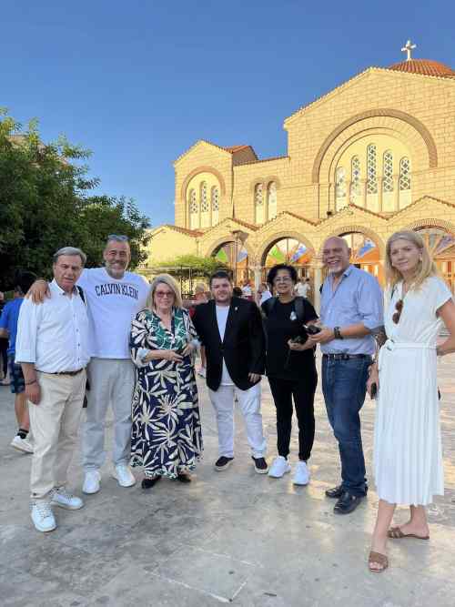 &Mu;&iota;&alpha; &sigma;&pi;&omicron;&upsilon;&delta;&alpha;ί&alpha; &kappa;&omicron;&iota;&nu;&omega;&nu;&iota;&kappa;ή &delta;&rho;ά&sigma;&eta;