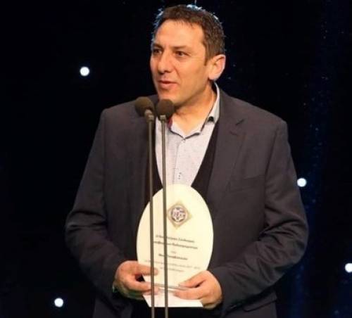 &Omicron; &Pi;&alpha;&pi;&alpha;&delta;ό&pi;&omicron;&upsilon;&lambda;&omicron;&sigmaf;, &tau;&omicron; &beta;&rho;&alpha;&beta;&epsilon;ί&omicron; &kappa;&alpha;&iota; &omicron;&iota; 3 &epsilon;&pi;&iota;&chi;&epsilon;&iota;&rho;&eta;&mu;&alpha;&tau;ί&epsilon;&sigmaf; &pi;&omicron;&upsilon; &tau;&omicron;&nu; &beta;&omicron;ή&theta;&eta;&sigma;&alpha;&nu; &sigma;&tau;&omicron;&nu; &Omicron;&Phi;&Eta;