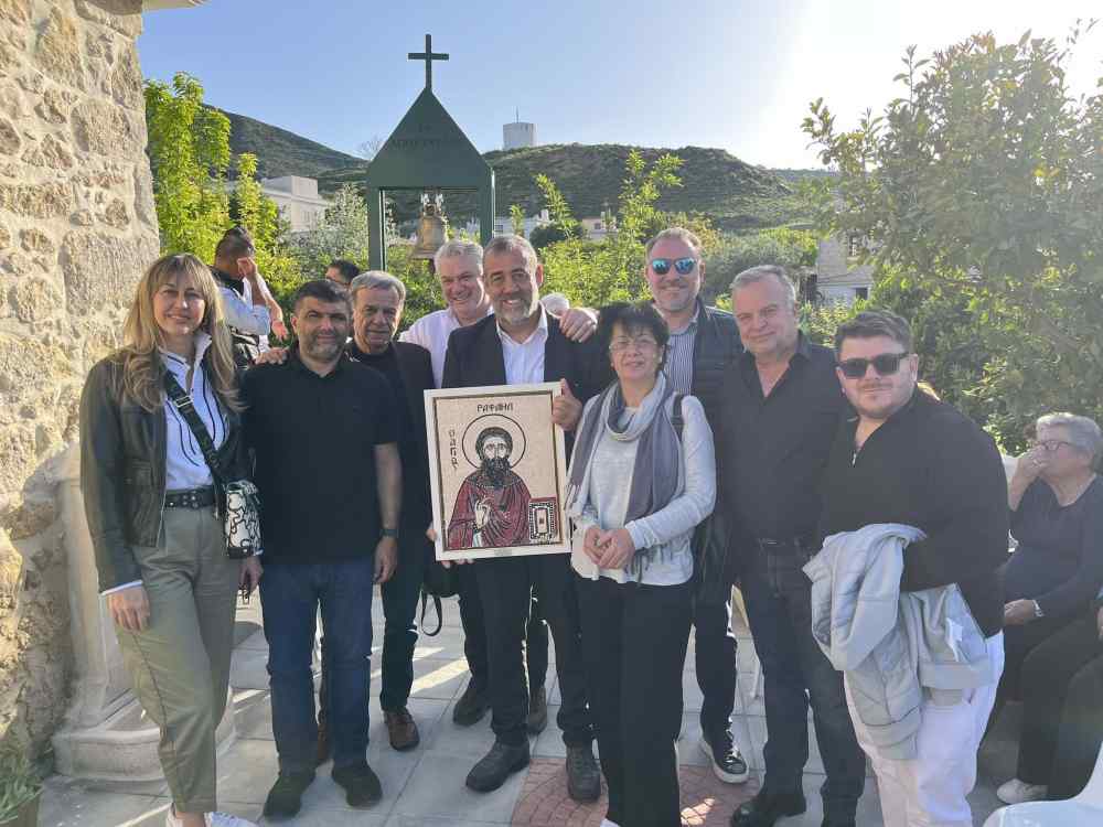 &Omicron; &Epsilon;&rho;&alpha;&sigma;&iota;&tau;έ&chi;&nu;&eta;&sigmaf; &Omicron;&Phi;&Eta; &sigma;&tau;&omicron; &epsilon;&kappa;&kappa;&lambda;&eta;&sigma;ά&kappa;&iota; &tau;&omicron;&upsilon; &Alpha;&gamma;ί&omicron;&upsilon; &Rho;&alpha;&phi;&alpha;ή&lambda; &sigma;&tau;&omicron; &Tau;&epsilon;&phi;έ&lambda;&iota;