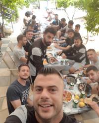 &Mu;&epsilon; selfie, &mu;&pi;&rho;&iota;&tau;&zeta;&omicron;&lambda;ά&kappa;&iota;&alpha; &kappa;&alpha;&iota; &mu;&pi;&iota;&rho;ί&tau;&sigma;&epsilon;&sigmaf;  &delta;ί&nu;&omicron;&upsilon;&nu;...&pi;ό&nu;&omicron; &tau;&alpha; &pi;&alpha;&iota;&delta;&iota;ά &tau;&omicron;&upsilon; &Omicron;&Phi;&Eta;!