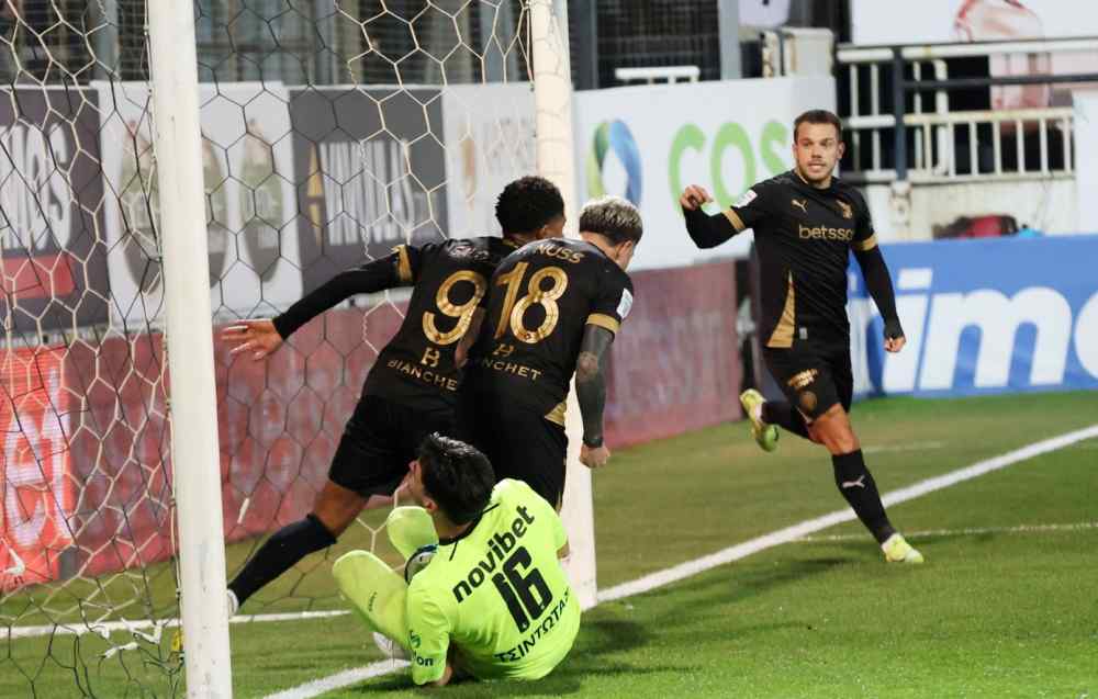 &Sigma;&tau;&eta;&nu; 8&eta; &theta;έ&sigma;&eta; &omicron; &Omicron;&Phi;&Eta;
