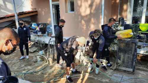 &Alpha;&nu;&theta;&rho;&omega;&pi;&iota;ά &alpha;&pi;&omicron; &tau;&omicron;&nu; &Omicron;&Phi;&Eta;  (VIDEO)