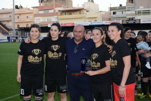 T&alpha; &delta;ά&kappa;&rho;&upsilon;&alpha; &tau;&omicron;&upsilon; &Alpha;&nu;&tau;ώ&nu;&eta;, &sigma;&tau;&eta;&nu; &gamma;&iota;&omicron;&rho;&tau;ή &tau;&omega;&nu; &kappa;&omicron;&rho;&iota;&tau;&sigma;&iota;ώ&nu; &tau;&omicron;&upsilon; &Omicron;&Phi;&Eta;