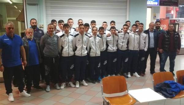&Mu;&epsilon; έ&nu;&alpha; ό&nu;&epsilon;&iota;&rho;&omicron; &tau;&rho;&epsilon;&lambda;ό &kappa;&alpha;&iota; &phi;έ&tau;&omicron;&sigmaf; &omicron;&iota; &Mu;&iota;&kappa;&tau;έ&sigmaf; &omicron;&mu;ά&delta;&epsilon;&sigmaf; &tau;&omicron;&upsilon; &Eta;&rho;&alpha;&kappa;&lambda;&epsilon;ί&omicron;&upsilon;