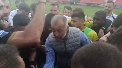 &Sigma;&epsilon; &tau;&rho;&epsilon;ί&sigmaf; &mu;έ&rho;&epsilon;&sigmaf; &gamma;&rho;ά&phi;&omicron;&upsilon;&mu;&epsilon; &iota;&sigma;&tau;&omicron;&rho;ί&alpha; (VIDEO)
