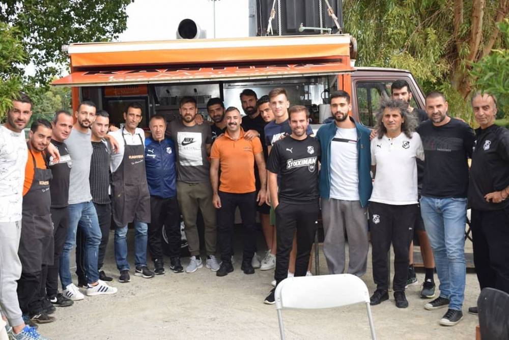 &Eta; &laquo;&Kappa;&alpha;&nu;&tau;ί&nu;&alpha; &Tau;&omicron; &Mu;&alpha;&nu;&omega;&lambda;&iota;ό&raquo; &kappa;έ&rho;&alpha;&sigma;&epsilon; &kappa;&alpha;&iota; &phi;έ&tau;&omicron;&sigmaf; &tau;&omicron;&upsilon;&sigmaf; &pi;&alpha;ί&kappa;&tau;&epsilon;&sigmaf; &tau;&omicron;&upsilon; &Omicron;&Phi;&Eta;