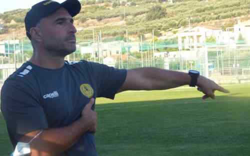 &Nu;ί&kappa;&omicron;&sigmaf; &Mu;&pi;&alpha;&delta;ή&mu;&alpha;&sigmaf;: "&Theta;έ&lambda;&omicron;&upsilon;&mu;&epsilon; &tau;&omicron;&upsilon;&sigmaf; &tau;&rho;&epsilon;ί&sigmaf; &beta;&alpha;&theta;&mu;&omicron;ύ&sigmaf; &mu;&epsilon; &tau;&eta;&nu; &Epsilon;&pi;&iota;&sigma;&kappa;&omicron;&pi;ή" (VIDEO)