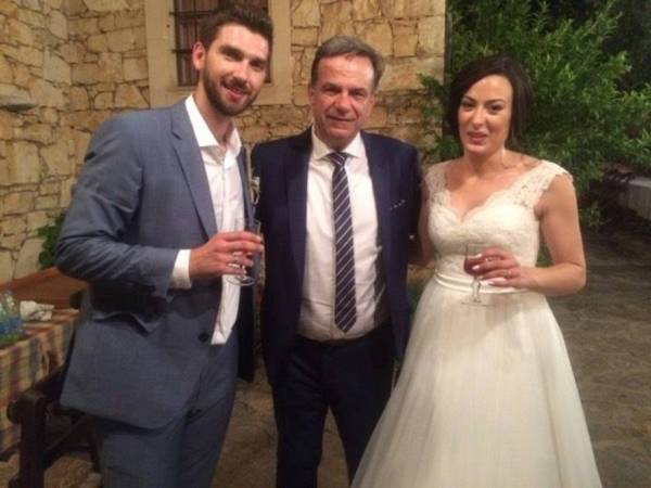 &Delta;&eta;&mu;ή&tau;&rho;&eta;, &nu;&alpha; &sigma;&omicron;&upsilon; &zeta;ή&sigma;&epsilon;&iota; &tau;&omicron; &zeta;&epsilon;&upsilon;&gamma;ά&rho;&iota;!