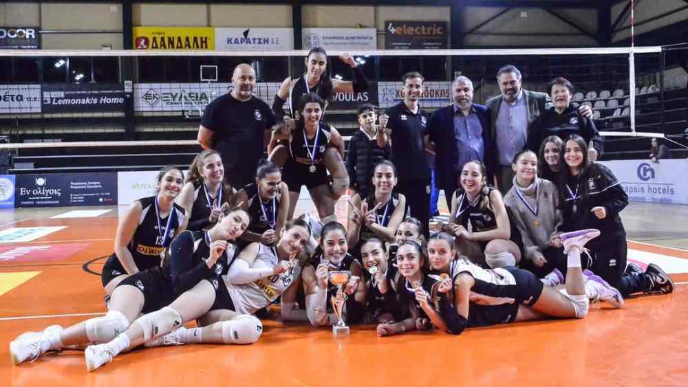 &Sigma;ή&kappa;&omega;&sigma;&alpha;&nu; &tau;&eta;&nu; &kappa;&omicron;ύ&pi;&alpha; &tau;&alpha; &kappa;&omicron;&rho;ί&tau;&sigma;&iota;&alpha; &tau;&omicron;&upsilon; &Omicron;&Phi;&Eta; (VIDEOS)