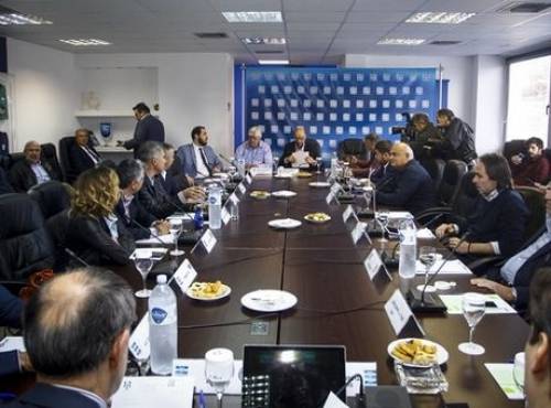 &Tau;&omicron; "&nu;&alpha;ί" &kappa;&alpha;&iota; &tau;&omicron; "ό&chi;&iota;" &tau;&omicron;&upsilon; &Omicron;&Phi;&Eta; &sigma;&tau;&eta;&nu; &tau;&eta;&lambda;&epsilon;&delta;&iota;ά&sigma;&kappa;&epsilon;&psi;&eta;