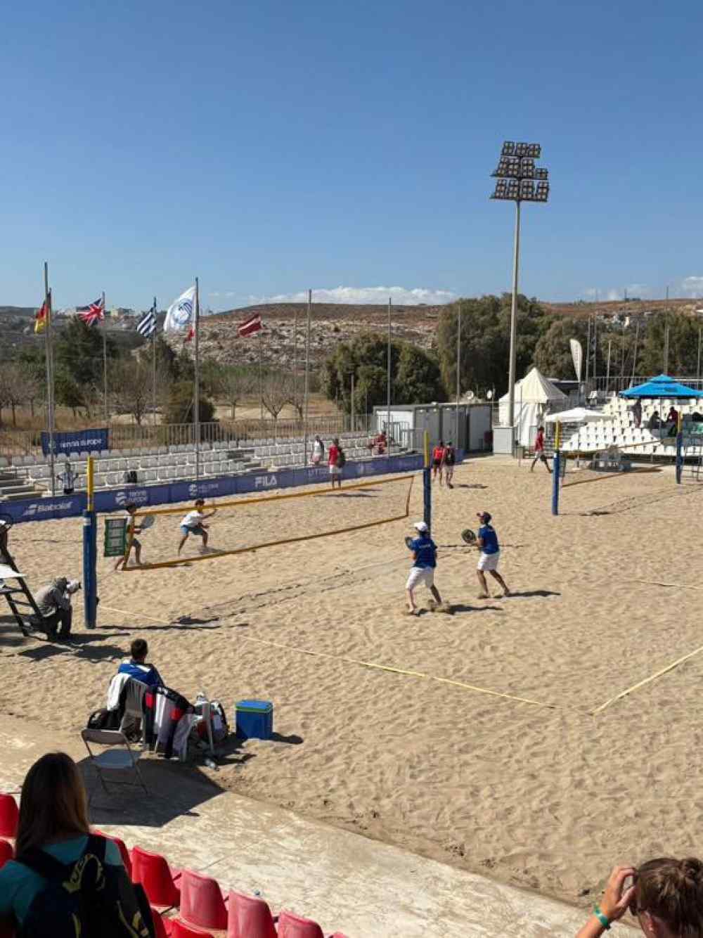 &Epsilon;&Alpha;&Kappa;&Eta;: &Sigma;&pi;&omicron;&upsilon;&delta;&alpha;ί&omicron; &theta;έ&alpha;&mu;&alpha; &sigma;&tau;&omicron; &Pi;&alpha;&nu;&epsilon;&upsilon;&rho;&omega;&pi;&alpha;ϊ&kappa;ό Beach Tennis &sigma;&tau;&omicron;&nu; &Kappa;&alpha;&rho;&tau;&epsilon;&rho;ό
