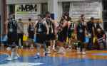 &Sigma;&tau;&eta;&nu; 7&eta; &theta;έ&sigma;&eta; &omicron; &Omicron;&Phi;&Eta;-&Eta; &epsilon;&iota;&kappa;ό&nu;&alpha; &tau;&eta;&sigmaf; &Beta;' &Epsilon;&theta;&nu;&iota;&kappa;ή&sigmaf; &mu;&pi;ά&sigma;&kappa;&epsilon;&tau;