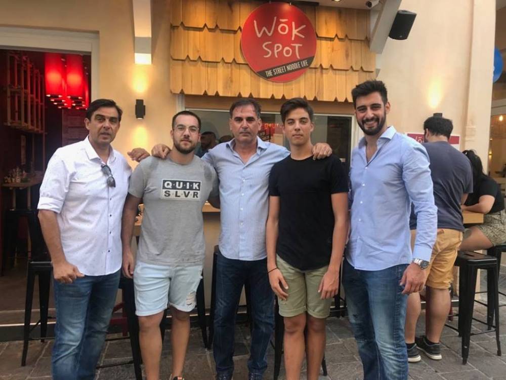 &Mu;&iota;&alpha; &sigma;&upsilon;&nu;&epsilon;&rho;&gamma;&alpha;&sigma;ί&alpha; &mu;&epsilon; &chi;&rho;ώ&mu;&alpha;...&alpha;&theta;&lambda;&eta;&tau;&iota;&kappa;ό &sigma;&tau;&omicron; &Rho;έ&theta;&upsilon;&mu;&nu;&omicron;!