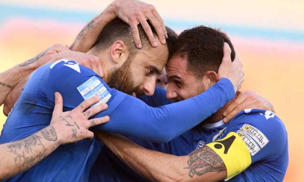 &Phi;&omega;&tau;&iota;ά &sigma;&tau;&eta;&nu; &omicron;&upsilon;&rho;ά-&Sigma;&tau;&eta;&nu; &pi;&rho;ί&zeta;&alpha; &omicron; &Omicron;&Phi;&Eta; (VIDEOS)