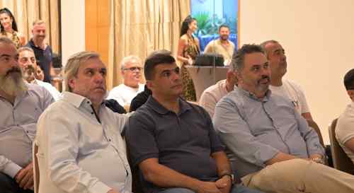 "X&omicron;&rho;&eta;&gamma;&omicron;ί &kappa;&alpha;&iota; &alpha;&upsilon;&tau;&omicron;&delta;&iota;&omicron;ί&kappa;&eta;&sigma;&eta; &nu;&alpha; &beta;&omicron;&eta;&theta;ή&sigma;&omicron;&upsilon;&nu; &tau;&omicron;&nu; &Omicron;&Phi;&Eta; &nu;&alpha; &mu;&epsilon;ί&nu;&epsilon;&iota; &psi;&eta;&lambda;ά"-&Delta;&eta;&lambda;ώ&sigma;&epsilon;&iota;&sigmaf; &alpha;&pi;&omicron; &tau;&eta;&nu; &delta;&epsilon;&xi;ί&omega;&sigma;&eta; &sigma;&epsilon; &chi;&omicron;&rho;&eta;&gamma;&omicron;ύ&sigmaf; &kappa;&alpha;&iota; &upsilon;&pi;&omicron;&sigma;&tau;&eta;&rho;&iota;&kappa;&tau;έ&sigmaf;