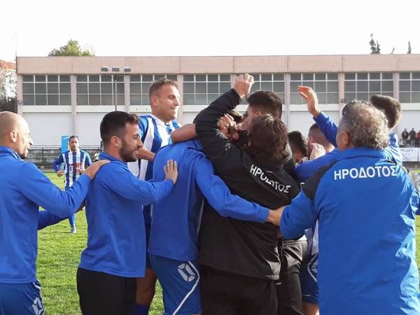 &Tau;&omicron; "&tau;&rho;&epsilon;&lambda;ό" &pi;&alpha;&iota;&chi;&nu;ί&delta;&iota; &tau;&omicron;&upsilon; &Eta;&rho;&omicron;&delta;ό&tau;&omicron;&upsilon; &sigma;&tau;&eta;&nu; &Kappa;&eta;&phi;&iota;&sigma;&iota;ά! (VIDEO)