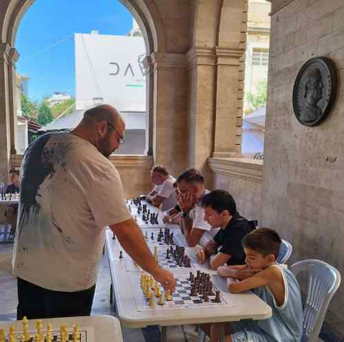 &Sigma;&kappa;ά&kappa;&iota; &sigma;&tau;&eta;&nu; &kappa;&alpha;&rho;&delta;&iota;ά &tau;&omicron;&upsilon; &Eta;&rho;&alpha;&kappa;&lambda;&epsilon;ί&omicron;&upsilon; &alpha;&pi;&omicron; &tau;&omicron;&nu; &Omicron;&Phi;&Eta;