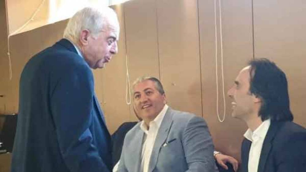 &Sigma;&upsilon;&nu;έ&nu;&tau;&epsilon;&upsilon;&xi;&eta; &Beta;&alpha;&sigma;ί&lambda;&eta;&sigmaf; &Lambda;&alpha;&mu;&pi;&rho;&iota;&nu;ό&sigmaf;: "&Alpha;&kappa;έ&rho;&alpha;&iota;&omicron;&sigmaf; ά&nu;&theta;&rho;&omega;&pi;&omicron;&sigmaf;, &omicron; &Mu;&iota;&chi;ά&lambda;&eta;&sigmaf; &Mu;&pi;&omicron;ύ&sigma;&eta;&sigmaf;, &theta;έ&lambda;&epsilon;&iota; &nu;&alpha; &alpha;&nu;&alpha;&beta;&alpha;&theta;&mu;ί&sigma;&epsilon;&iota; &tau;&omicron;&nu; &Omicron;&Phi;&Eta;"