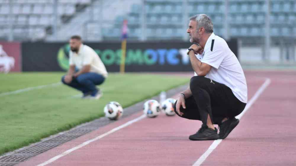 &Chi;&alpha;&mu;&eta;&lambda;ά &tau;&eta; &mu;&pi;ά&lambda;&alpha;, &kappa;&rho;ά&tau;&eta;&sigma;&epsilon; &omicron; &Delta;έ&lambda;&lambda;&alpha;&sigmaf;