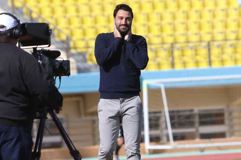 "&Epsilon;&tau;&sigma;&iota; &kappa;&epsilon;&rho;&delta;ί&sigma;&alpha;&mu;&epsilon; &tau;&omicron;&nu; &Epsilon;&rho;&gamma;&omicron;&tau;έ&lambda;&eta;": &Omicron; "&delta;ή&mu;&iota;&omicron;&sigmaf;" &tau;&eta;&sigmaf; &kappa;&rho;&eta;&tau;&iota;&kappa;ή&sigmaf; &omicron;&mu;ά&delta;&alpha;&sigmaf;, &alpha;&pi;&omicron;&kappa;ά&lambda;&upsilon;&psi;&epsilon; &tau;&omicron; &pi;&lambda;ά&nu;&omicron; &tau;&eta;&sigmaf; &mu;&epsilon;&gamma;ά&lambda;&eta;&sigmaf; &nu;ί&kappa;&eta;&sigmaf;