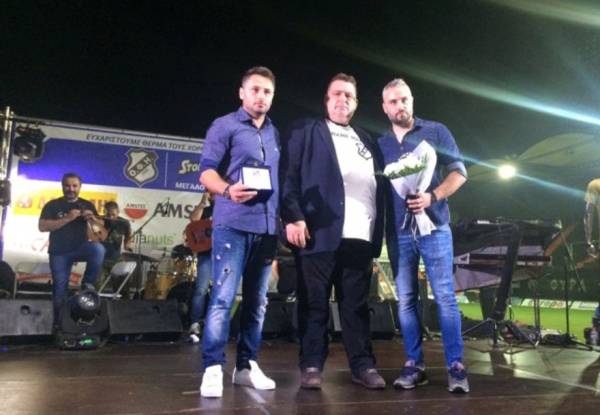 &Alpha;&nu;&omicron;ί&gamma;&epsilon;&iota; &tau;&alpha; &chi;&alpha;&rho;&tau;&iota;ά &tau;&omicron;&upsilon; &omicron; &Tau;&sigma;ά&lambda;&omicron;&sigmaf;