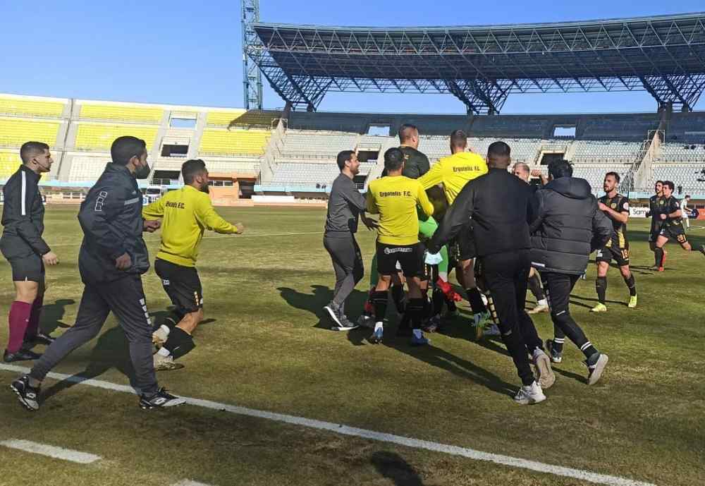 &Mu;&epsilon;&gamma;ά&lambda;&eta; &nu;ί&kappa;&eta; &omicron; &Epsilon;&rho;&gamma;&omicron;&tau;έ&lambda;&eta;&sigmaf;: &Zeta;&omega;&gamma;&rho;ά&phi;&iota;&zeta;&epsilon; &omicron; &Kappa;&omicron;&kappa;&kappa;ί&nu;&eta;&sigmaf;, &epsilon;&kappa;&tau;&epsilon;&lambda;&omicron;ύ&sigma;&epsilon; &omicron; &Kappa;&omega;&sigma;&tau;&alpha;&nu;ά&sigma;&iota;&omicron;&sigmaf; (VIDEO)