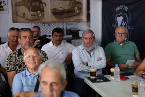 &Gamma;&iota;ά&nu;&nu;&eta;&sigmaf; &Delta;&alpha;&nu;&delta;ά&lambda;&eta;&sigmaf;: "&Delta;ί&nu;&omega; &tau;&rho;ί&alpha; &chi;&rho;ό&nu;&iota;&alpha;, &nu;&alpha; έ&rho;&theta;&omicron;&upsilon;&nu; &nu;έ&alpha; &pi;&alpha;&iota;&delta;&iota;ά &nu;&alpha; &sigma;&upsilon;&nu;&epsilon;&chi;ί&sigma;&omicron;&upsilon;&nu; &tau;&omicron; έ&rho;&gamma;&omicron; &mu;&alpha;&sigmaf;"