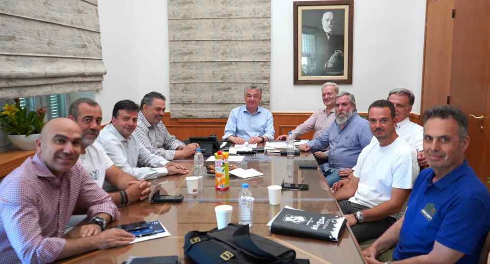 &Epsilon;&nu;&alpha; &mu;&epsilon;&gamma;ά&lambda;&omicron; &epsilon;&upsilon;&chi;&alpha;&rho;&iota;&sigma;&tau;ώ