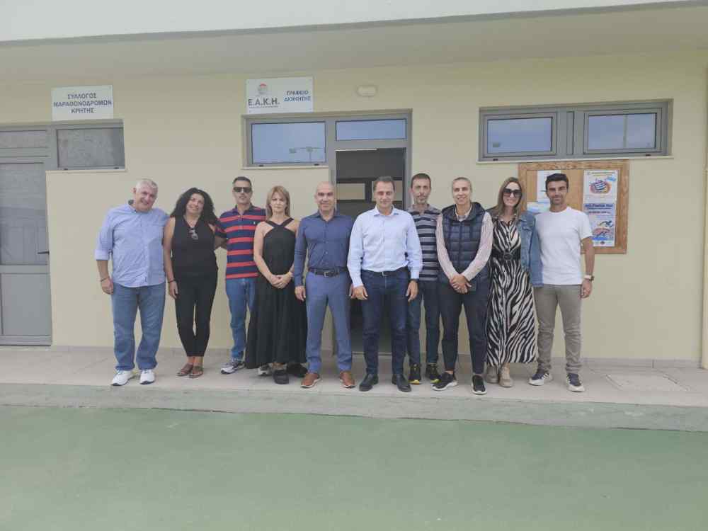 &Epsilon;&Alpha;&Kappa;&Eta;: &Sigma;&tau;&alpha; &pi;&alpha;&lambda;&iota;ά &tau;&omicron;&upsilon; &lambda;&eta;&mu;έ&rho;&iota;&alpha; &omicron; &Mu;ά&xi;&iota;&mu;&omicron;&sigmaf; &Sigma;&epsilon;&nu;&epsilon;&tau;ά&kappa;&eta;&sigmaf;