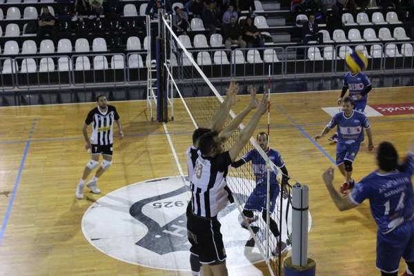 &Kappa;ό&beta;&epsilon;&iota;...&tau;&alpha;&rho;ί&phi;&alpha; 3-0 &tau;&omicron; &beta;ό&lambda;&epsilon;&iota; &tau;&omicron;&upsilon; &Omicron;&Phi;&Eta;-&Nu;έ&alpha; &nu;ί&kappa;&eta; &kappa;&alpha;&iota; 4&Chi;4