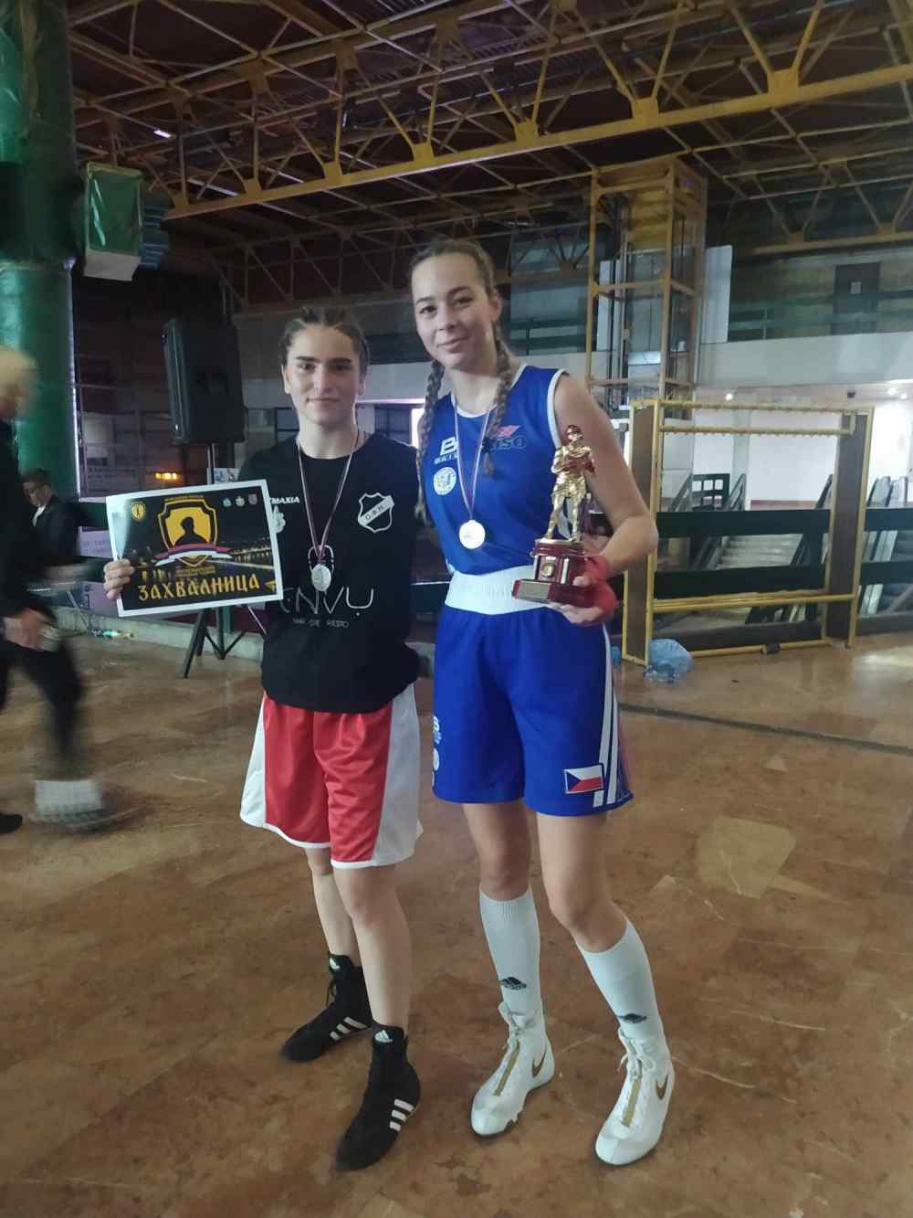 &Sigma;&pi;&omicron;&upsilon;&delta;&alpha;ί&epsilon;&sigmaf; &epsilon;&mu;&pi;&epsilon;&iota;&rho;ί&epsilon;&sigmaf; &gamma;&iota;&alpha; &tau;&eta;&nu; 16&chi;&rho;&omicron;&nu;&eta; &pi;&upsilon;&gamma;&mu;ά&chi;&omicron; &tau;&omicron;&upsilon; &Omicron;&Phi;&Eta;