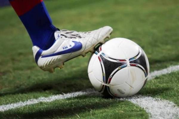 &Kappa;&alpha;&iota; &alpha;&nu; ...&kappa;ά&tau;&sigma;&epsilon;&iota; ά&nu;&omicron;&delta;&omicron;&sigmaf; (&kappa;&alpha;&iota;) &gamma;&iota;&alpha; &tau;&omicron;&nu; 3&omicron; &tau;&eta;&sigmaf; Football league;
