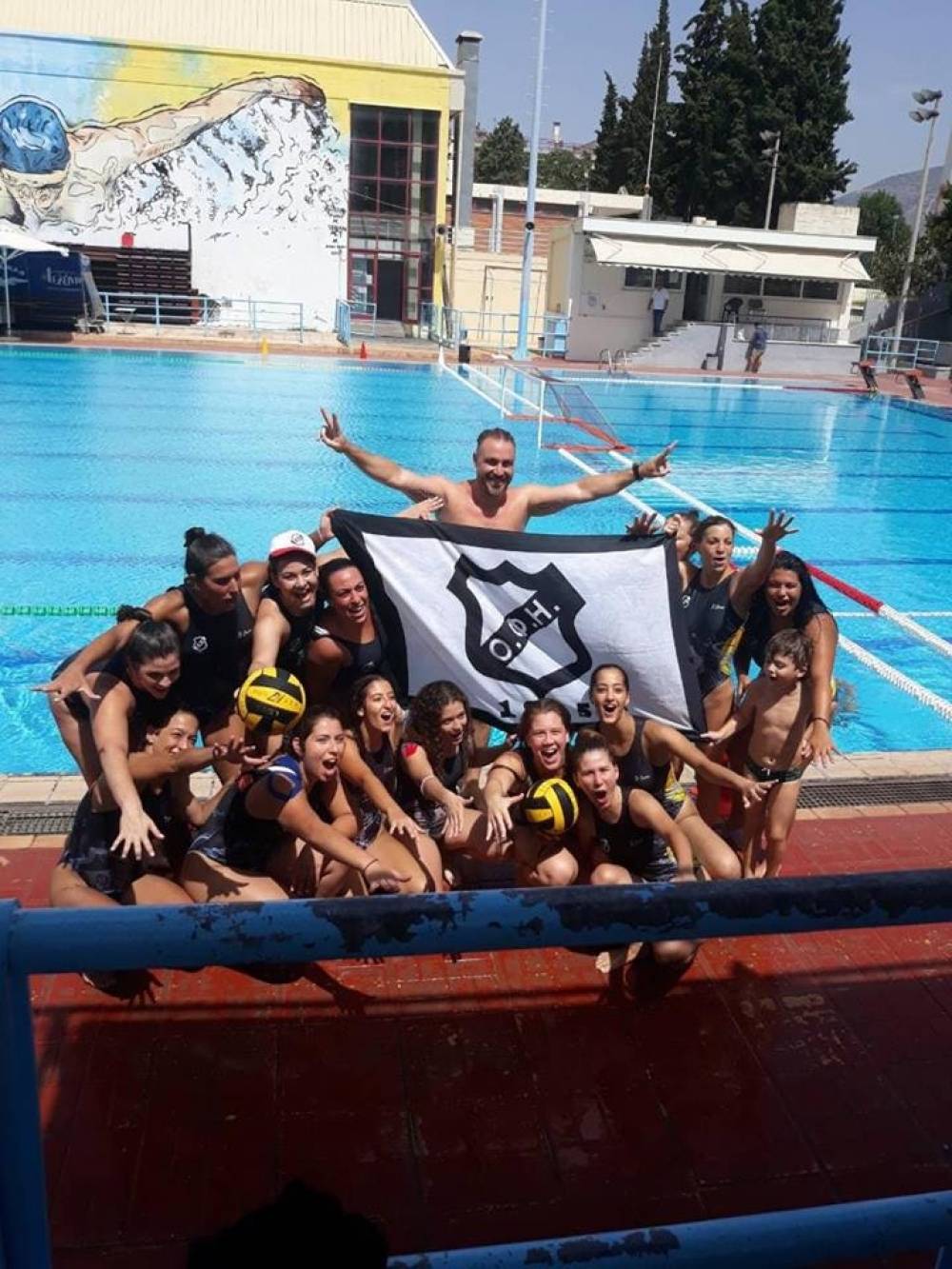 &Omicron;&iota; &pi;&omicron;&lambda;ί&sigma;&tau;&rho;&iota;&epsilon;&sigmaf; &tau;&omicron;&upsilon; &Omicron;&Phi;&Eta; &tau;&rho;&alpha;&gamma;&omicron;&upsilon;&delta;&omicron;ύ&nu; &tau;&omicron; "&alpha;&nu;ά&psi;&alpha;&mu;&epsilon; &phi;&omega;&tau;&iota;ά &kappa;&alpha;&iota; &mu;&epsilon;&gamma;&alpha;&lambda;ώ&nu;&epsilon;&iota;!"