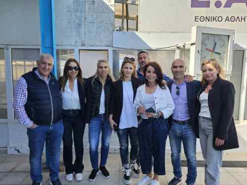 &Sigma;&tau;&omicron; &Epsilon;&Alpha;&Kappa;&Eta; &eta; &Beta;&omicron;ύ&lambda;&alpha; &Pi;&alpha;&tau;&omicron;&upsilon;&lambda;ί&delta;&omicron;&upsilon;