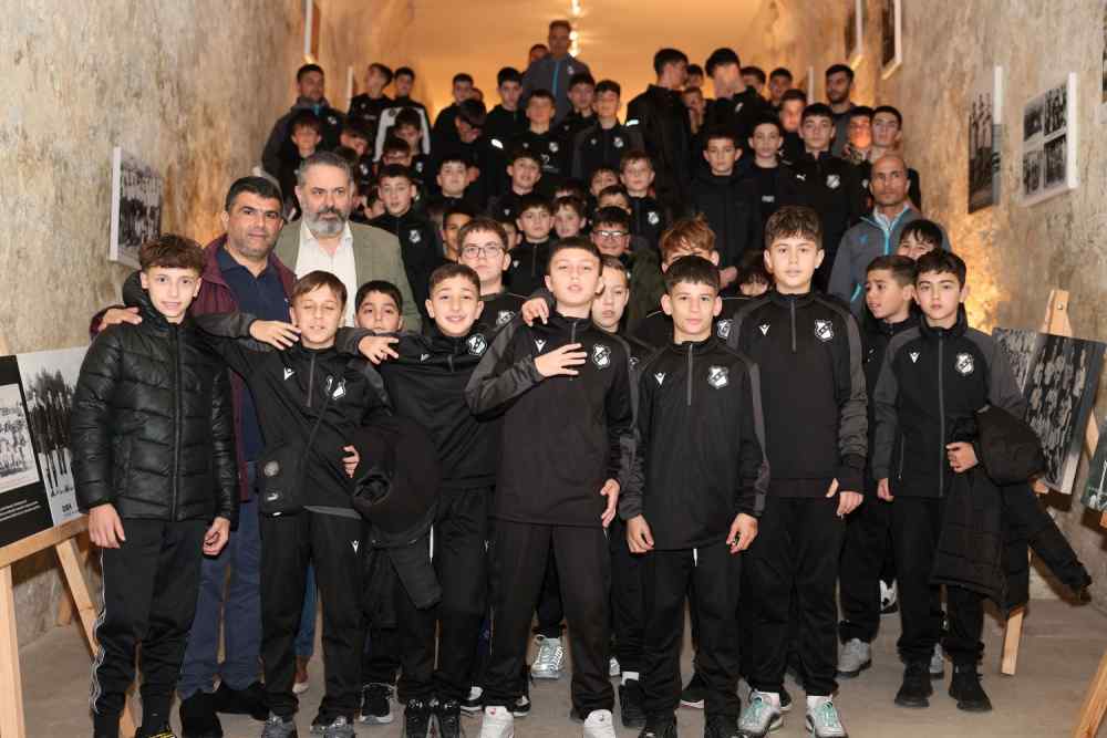 &Epsilon;ί&delta;&alpha;&nu; &tau;&omicron;&upsilon;&sigmaf; &epsilon;&alpha;&upsilon;&tau;&omicron;ύ&sigmaf; &tau;&omicron;&upsilon;&sigmaf; &sigma;&tau;&iota;&sigmaf; &iota;&sigma;&tau;&omicron;&rho;&iota;&kappa;έ&sigmaf; &phi;&omega;&tau;&omicron;&gamma;&rho;&alpha;&phi;ί&epsilon;&sigmaf; &mu;&epsilon; &tau;&omicron;&upsilon;&sigmaf; ή&rho;&omega;&epsilon;&sigmaf; &tau;&omicron;&upsilon; &Omicron;&Phi;&Eta;