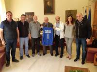 &Mu;&iota;&alpha; &phi;&alpha;&nu;έ&lambda;&alpha; &sigma;&tau;&omicron;&nu; &delta;ή&mu;&alpha;&rho;&chi;&omicron;