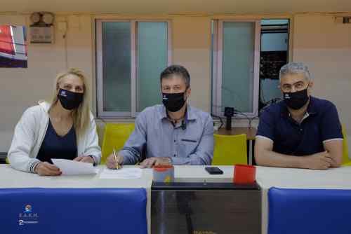 E&upsilon;&gamma;&epsilon;&nu;&iota;&kappa;ή &chi;&omicron;&rho;&eta;&gamma;ί&alpha;: &Delta;&upsilon;&omicron; &mu;&pi;&alpha;&sigma;&kappa;έ&tau;&epsilon;&sigmaf; &alpha;&pi;&omicron; &tau;&omicron; &Epsilon;&Alpha;&Kappa;&Eta; &sigma;&tau;&omicron; &Delta;ή&mu;&omicron; &Phi;&alpha;&iota;&sigma;&tau;&omicron;ύ