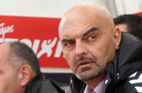 &Epsilon;&pi;&alpha;&iota;&zeta;&epsilon; ά&nu;&alpha;&rho;&chi;&omicron; &pi;&omicron;&delta;ό&sigma;&phi;&alpha;&iota;&rho;&omicron; &omicron; &Omicron;&Phi;&Eta;