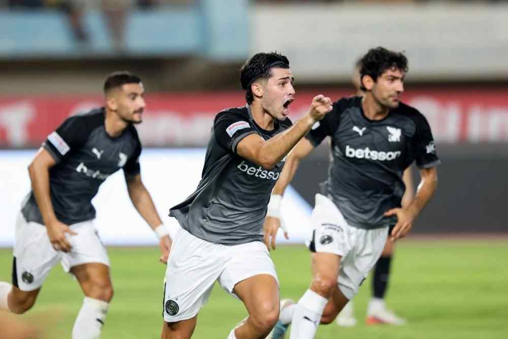 H &Kappa;&rho;ή&tau;&eta; &phi;&lambda;έ&gamma;&epsilon;&tau;&alpha;&iota;: &Kappa;&omicron;ύ&pi;&alpha;...back to back &gamma;&iota;&alpha; &tau;&omicron;&nu; &Omicron;&Phi;&Eta;!