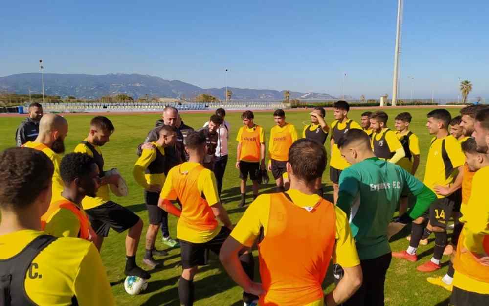 &Theta;έ&lambda;&epsilon;&iota; &xi;&epsilon;&kappa;ί&nu;&eta;&mu;&alpha; &mu;&epsilon; &tau;&omicron; &delta;&epsilon;&xi;ί (VIDEO)