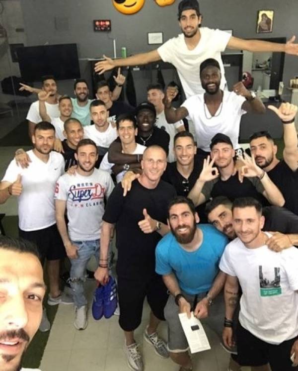 &Eta; &tau;&epsilon;&lambda;&epsilon;&upsilon;&tau;&alpha;ί&alpha; selfie &sigma;&tau;&alpha; &alpha;&pi;&omicron;&delta;&upsilon;&tau;ή&rho;&iota;&alpha; &tau;&omicron;&upsilon; &Omicron;&Phi;&Eta; &kappa;&alpha;&iota; &tau;&omicron; &alpha;&nu;&tau;ί&omicron; &sigma;&epsilon; &epsilon;&kappa;&epsilon;ί&nu;&omicron;&upsilon;&sigmaf; &pi;&omicron;&upsilon; &delta;&epsilon;&nu; &theta;&alpha; &epsilon;&pi;&iota;&sigma;&tau;&rho;έ&psi;&omicron;&upsilon;&nu;